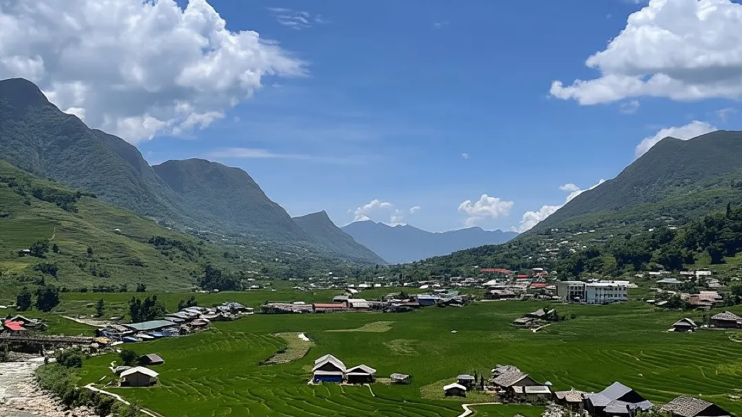 1-Day Hiking Tour in Sapa: Y Linh Ho, Lao Chai & Ta Van – Explore Rice Terraces and Ethnic Villages